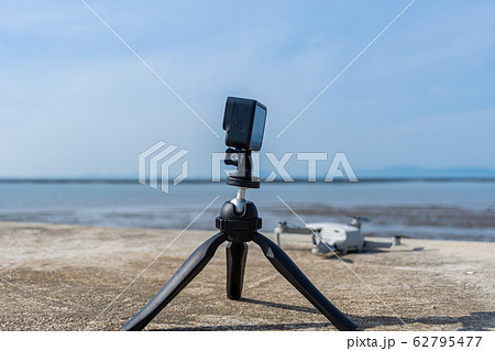 海岸でタイムラプスを撮影する機材の風景 海岸でタイムラプスを撮影する機材の風景 62795477