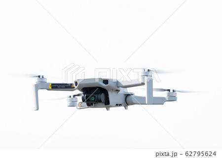 ドローンが飛んでいる空中撮影 ホバーリング撮影 ドローンが飛んでいる空中撮影 ホバーリング撮影 62795624