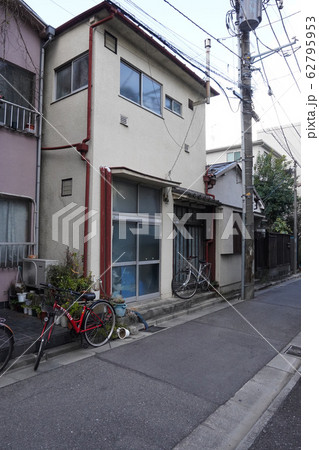 日本の古い住宅、一戸建てアパート 日本の古い住宅、一戸建てアパート 62795953