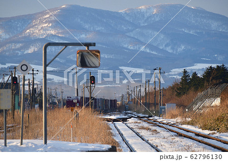 冬の北海道八雲町JR山崎駅の早朝の風景を撮影 冬の北海道八雲町JR山崎駅の早朝の風景を撮影 62796130