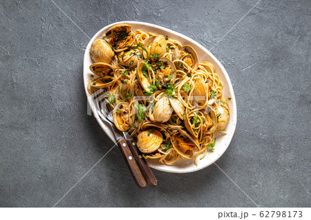 Seafood Pasta. ITALIAN SPAGHETTI ALLE VONGOLE. 62798173