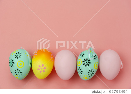 Happy Easter holiday background concept. 62798494