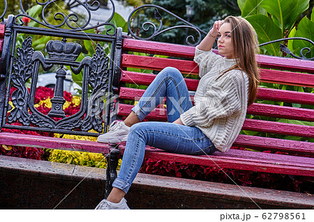 Portrait of a young woman with long blond hair 62798561