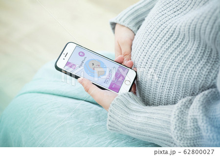 妊婦　（アプリ画面はピクスタのために作成したダミーです） 62800027