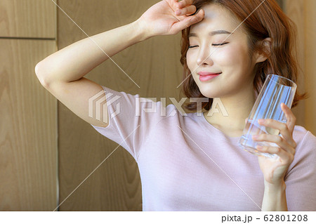 1人 一人 女性 62801208