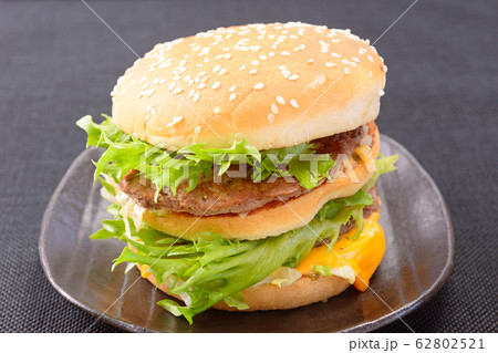 おいしいハンバーガー おいしいハンバーガー 62802521