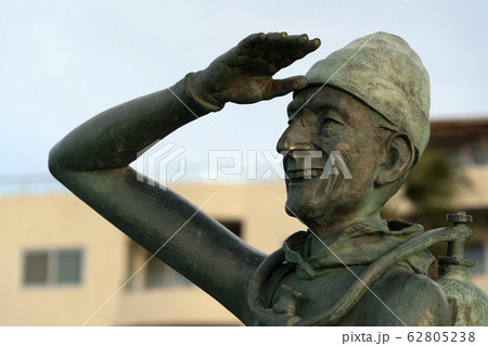 Jacques Cousetau copper statue in mallejon la Paz Jacques Cousetau copper statue in mallejon la Paz 62805238