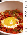 A dish of the fried egg with the stewed peppers 62805941
