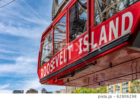 Cable car arriving in Roosevelt Island 62806298