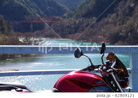 国道424号線沿い 春の日差し川面が綺麗 国道424号線沿い 春の日差し川面が綺麗 62809121
