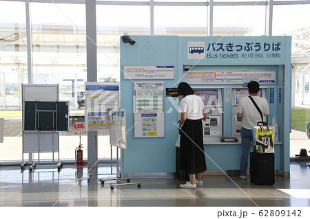 北九州空港のバスきっぷ売り場 62809142