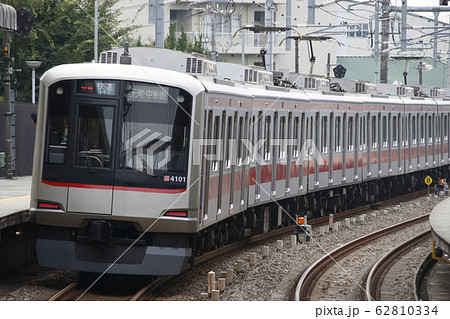 西武線直通の東急東横線4000系の写真素材