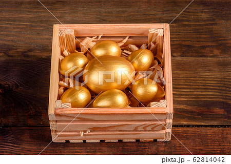 Easter eggs in gift wooden box Easter eggs in gift wooden box 62814042