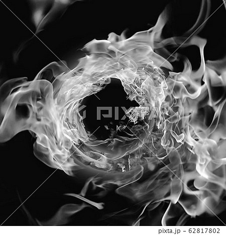 抽象的な円形の炎 62817802