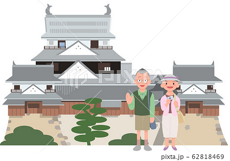 松山城とシニア旅行者 62818469