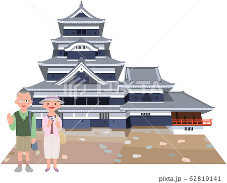 松本城とシニアカップル旅行者 62819141