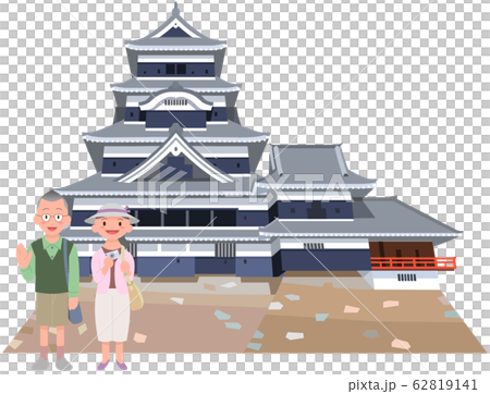 松本城とシニアカップル旅行者 62819141