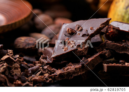 Dark chocolate pieces crushed and cocoa beans, top 62819705