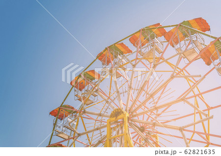vintage style ferris wheel 62821635