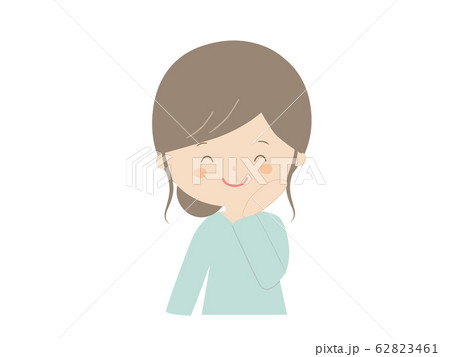 幸せそうに微笑む若い女性 幸せそうに微笑む若い女性 62823461