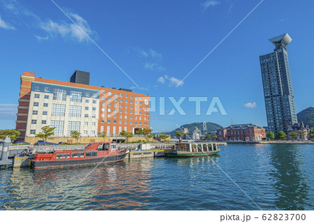 福岡県北九州市門司区　人気の観光地門司港レトロの街並み 62823700