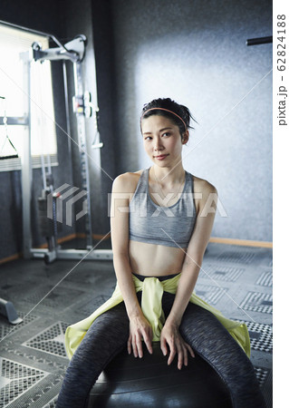 ワークアウト 若い女性の写真素材 6241