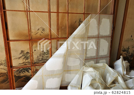 障子紙張り替え 62824815