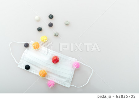 マスクについたウイルス・菌のイメージ マスクについたウイルス・菌のイメージ 62825705