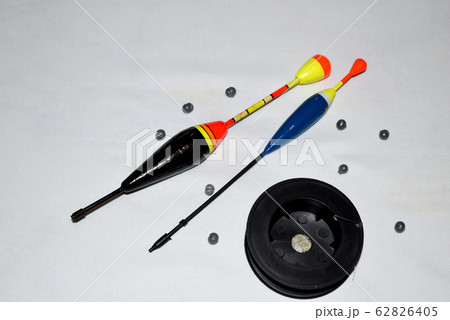 Floats, sinkers, hooks and reel with fishing line on the table. 62826405