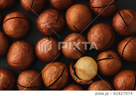 macadam nuts closeup macadam nuts closeup 62827074