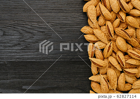almond nut close-up 62827114