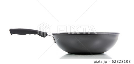 Closeup black frying pan isolated Closeup black frying pan isolated 62828108