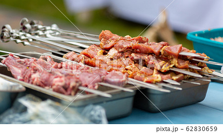 cooking meat on fire 62830659