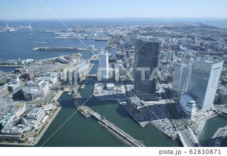 日本の横浜都市景観  新型コロナウイルス・ダイヤモンド・プリンセス（画面左上）＝2020年2月9日 62830871