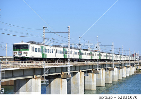 東海道本線 茅ヶ崎 平塚 Jr東日本 185系 編成 大宮 踊り子 の写真素材