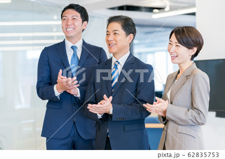 business 称賛 拍手 ビジネスパーソン business 称賛 拍手 ビジネスパーソン 62835753