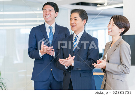 business　称賛　拍手　ビジネスパーソン 62835755