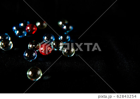 ビー玉　ガラス玉 62843254