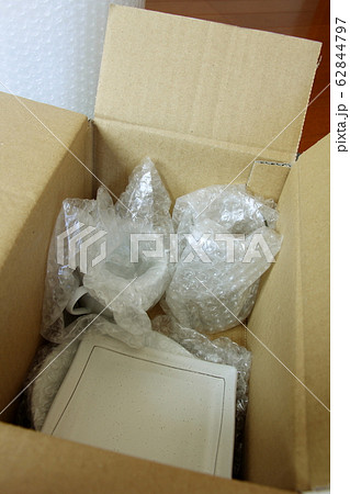 割れ物の梱包 62844797