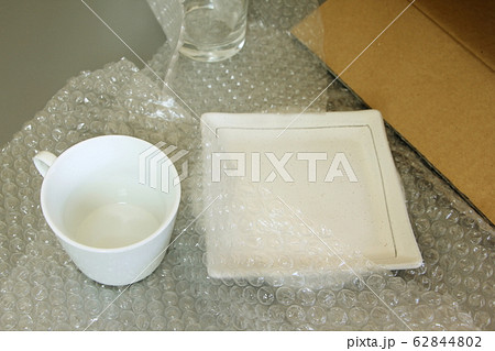 割れ物の梱包 62844802