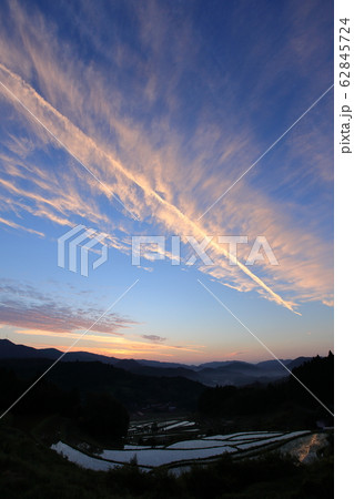夜明けの棚田 夜明けの棚田 62845724