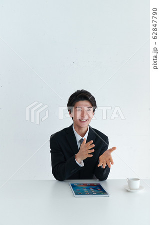 本題の前に自己紹介や世間話をするビジネスマン 本題の前に自己紹介や世間話をするビジネスマン 62847790