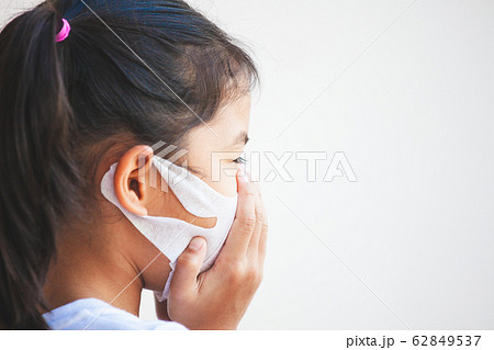 Cute asian child girl wearing protection mask to against air smog pollution with PM 2.5 62849537