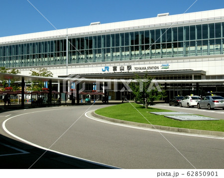 富山駅南口ロータリー 62850901