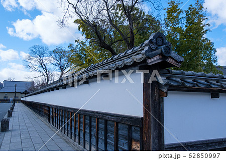 真田邸の白壁 62850997