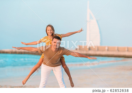 Beautiful father and daughter at the beach enjoying summer vacation. 62852638