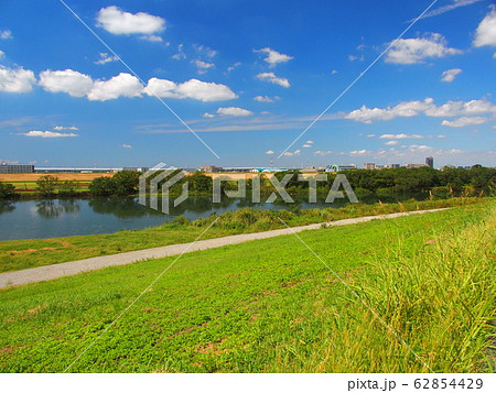 秋の江戸川と河川敷風景 秋の江戸川と河川敷風景 62854429