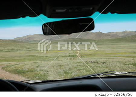 車内から見たモンゴルの風景 62856756