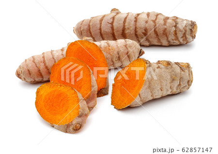 Fresh turmeric with slices isolated on white 62857147