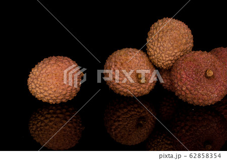 Fresh lychee fruit isolated on black glass 62858354